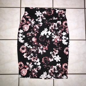 ⚡️Black & White Floral Pencil Skirt pink accents⚡️